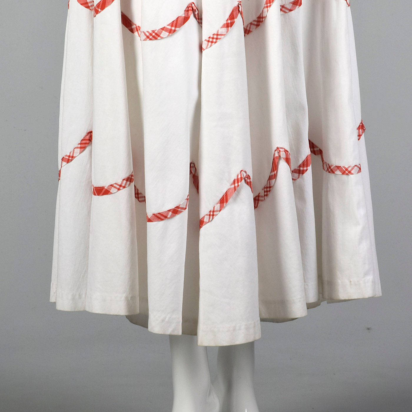 1940s Long Day Dress with Scallop Details