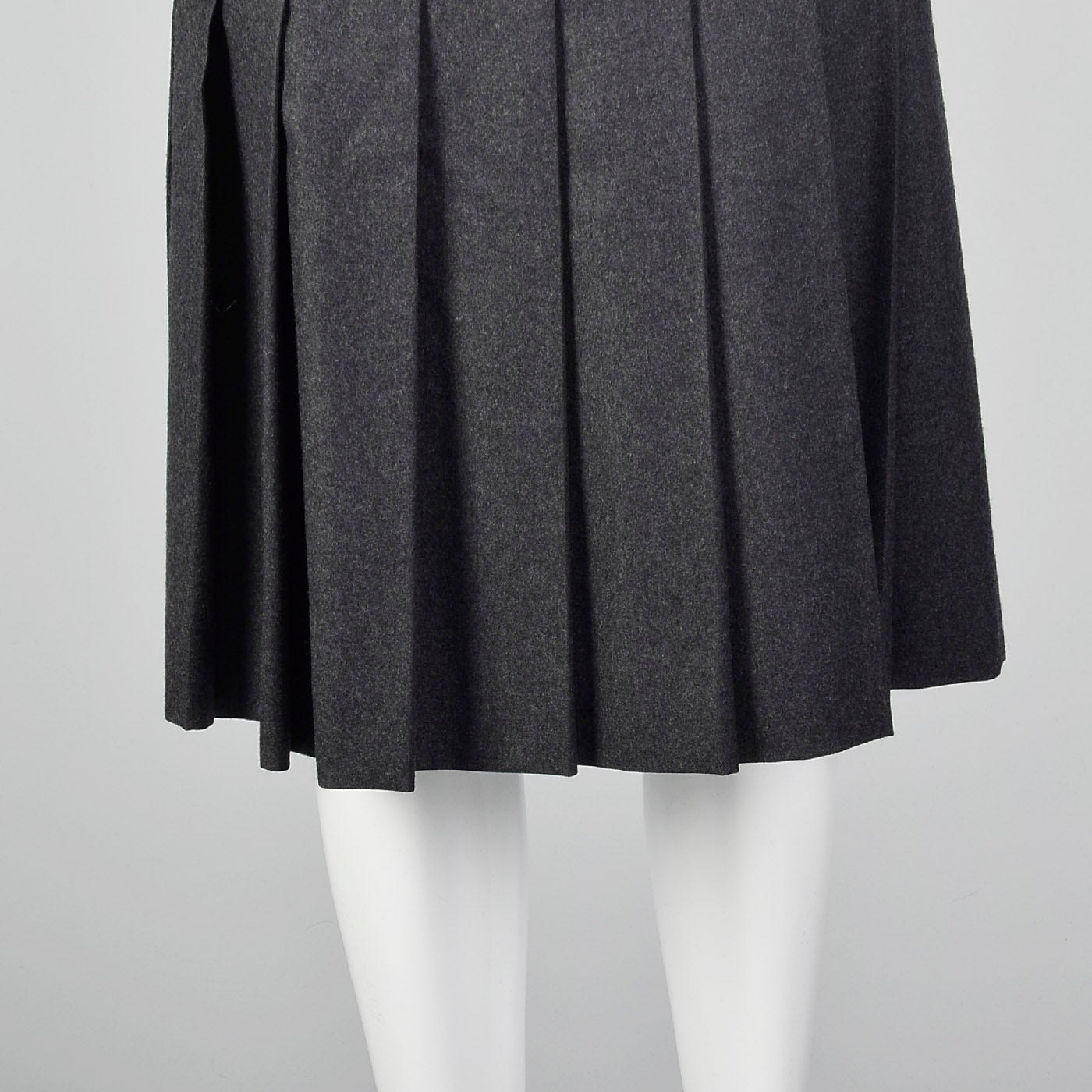 Small Chanel Boutique 1990s Gray Wool Pleated Skirt