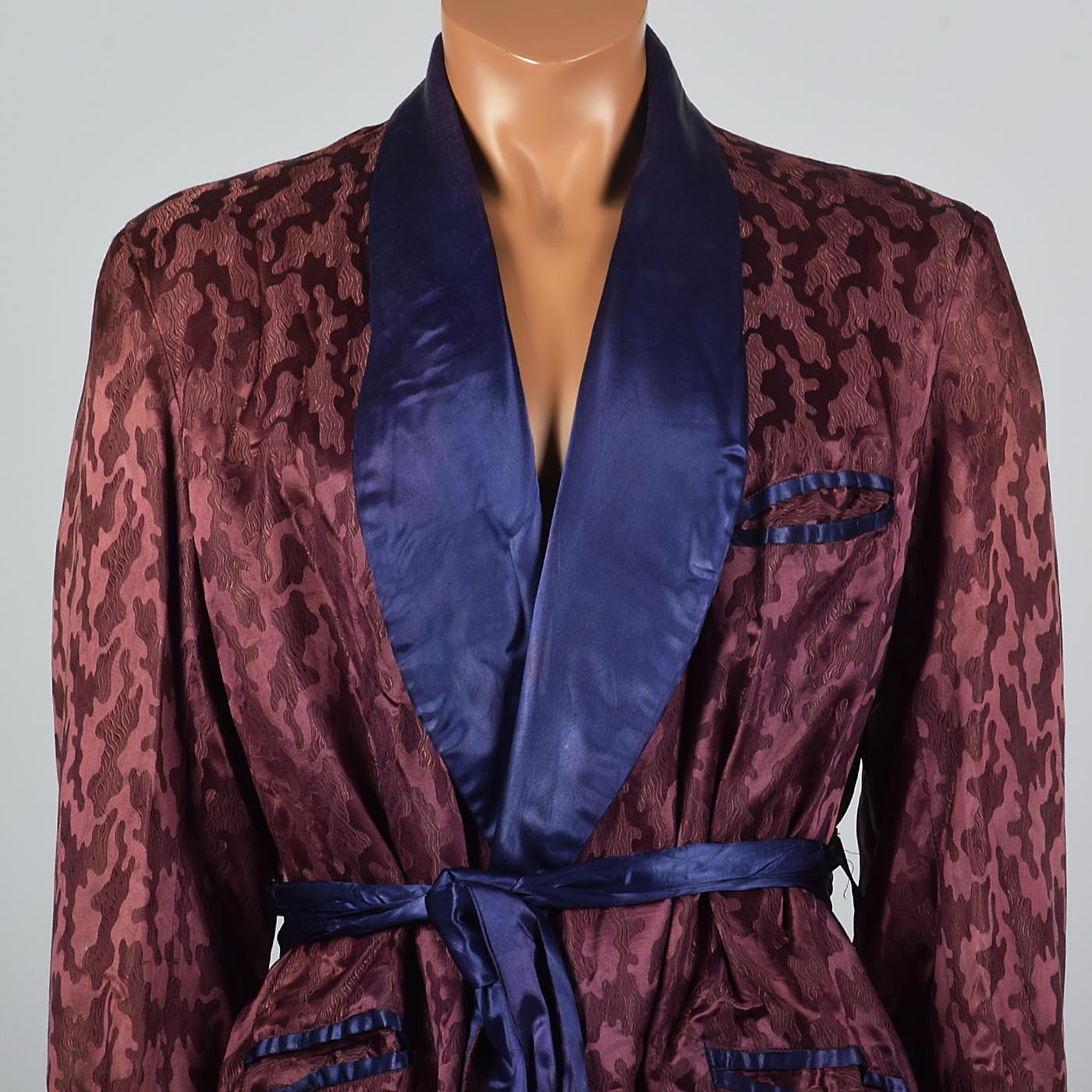 1940s Mens Burgundy Robe with Ameoba Weave