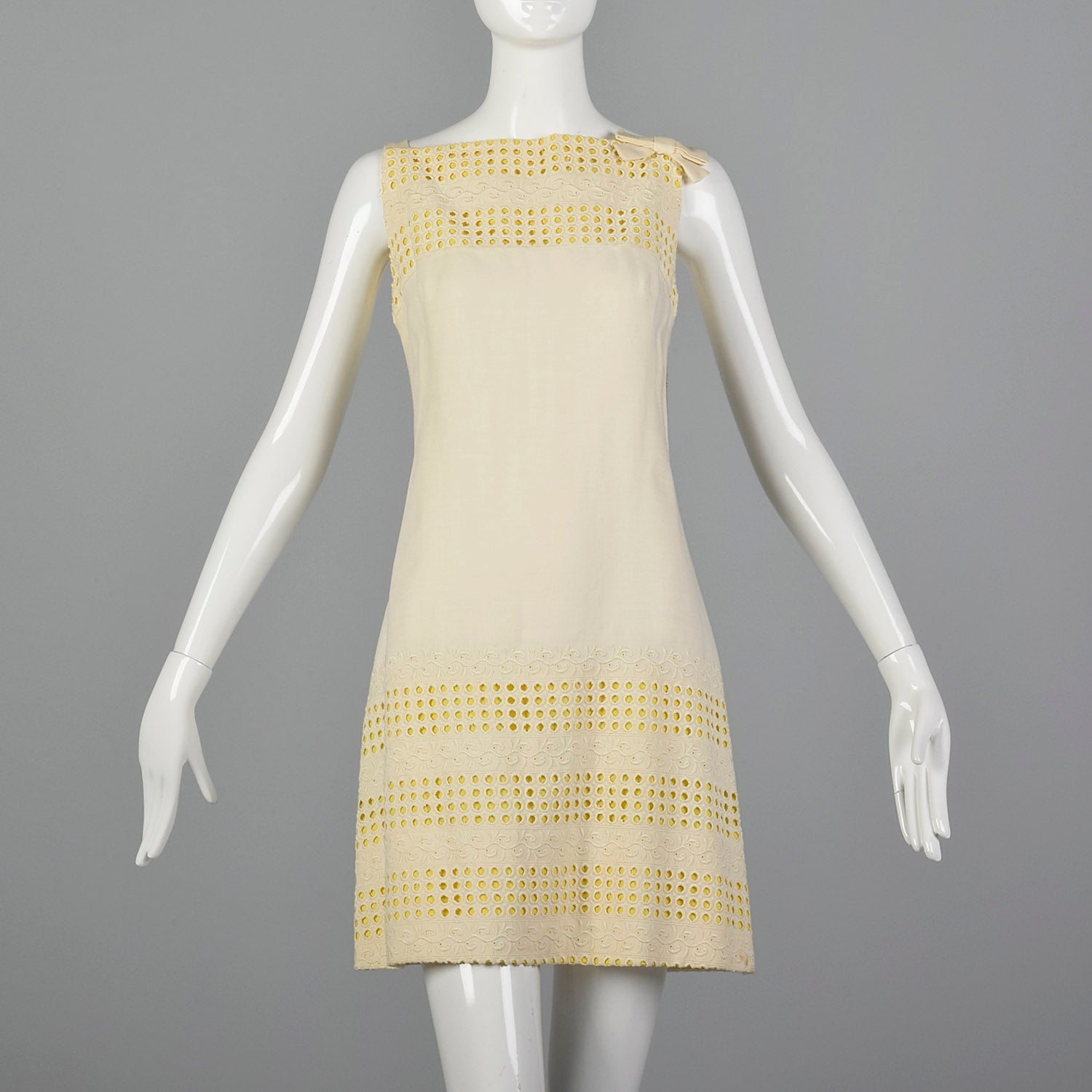 1960s Summer Day Dress with Decorative Eyelets