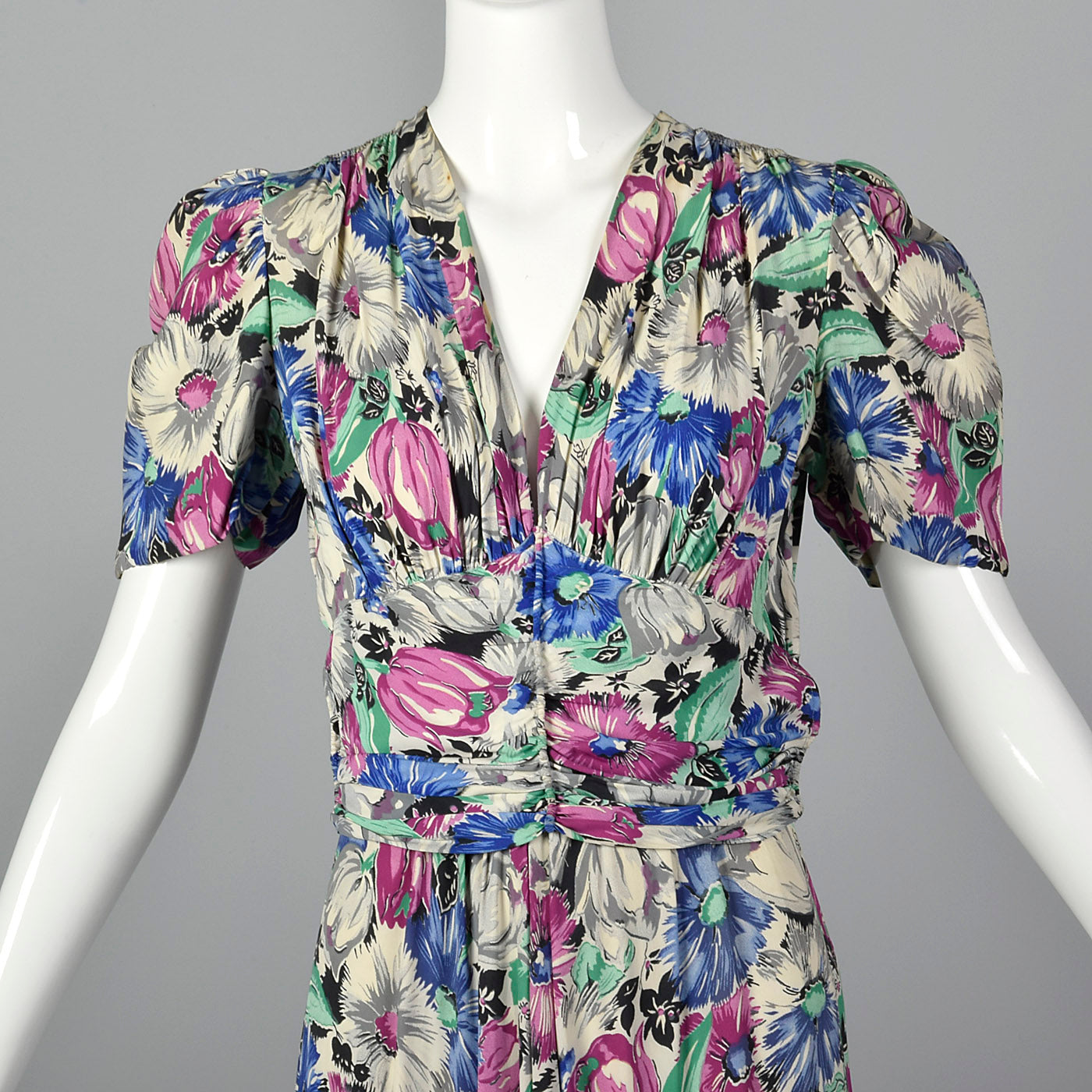 1940s Gorgeous Floral Print Rayon Dress