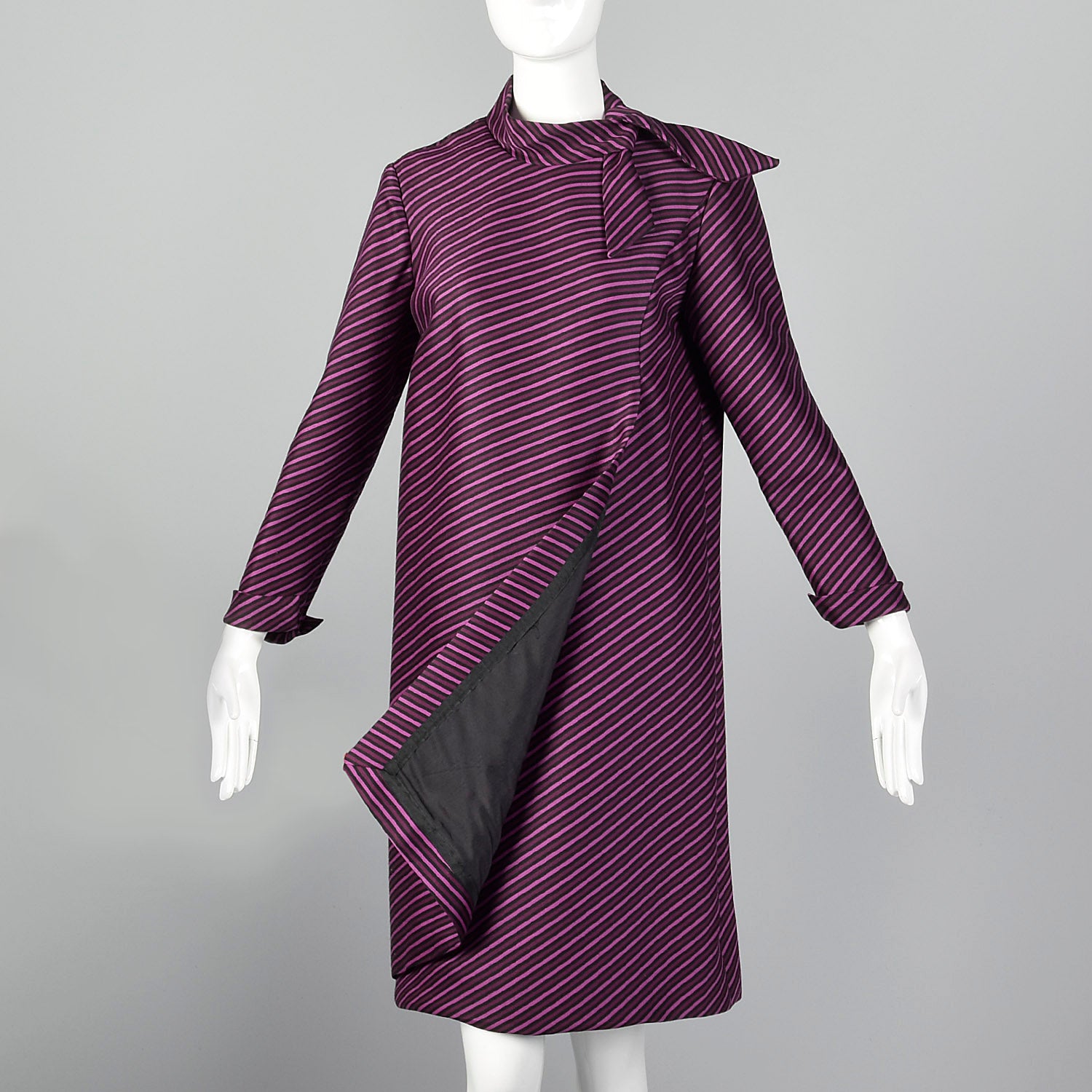 Medium 1960s Asymmetric Stripe Shift Dress