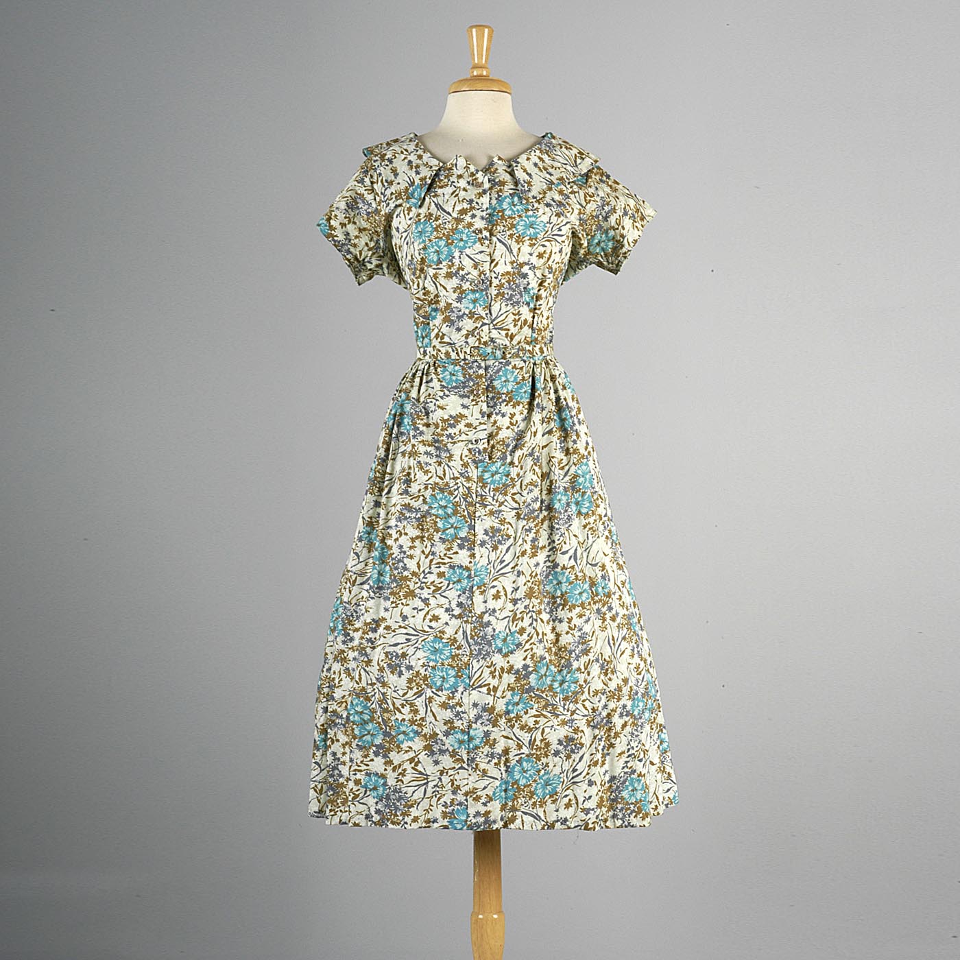 1950s Floral Print Day Dress with Elegant Neckline
