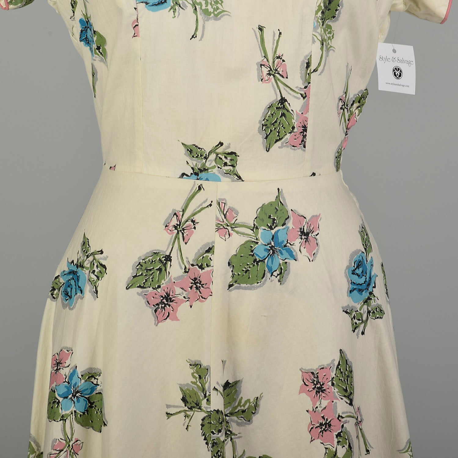Large 1950s Blue Rose Bouquet Summer Day Dress  Cap Sleeve Novelty Print