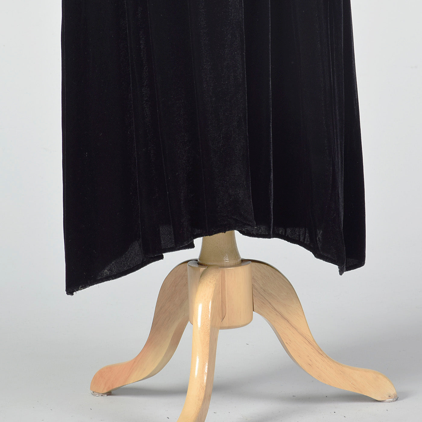 1930s Black Velvet Dressing Gown with Decorative Pocket