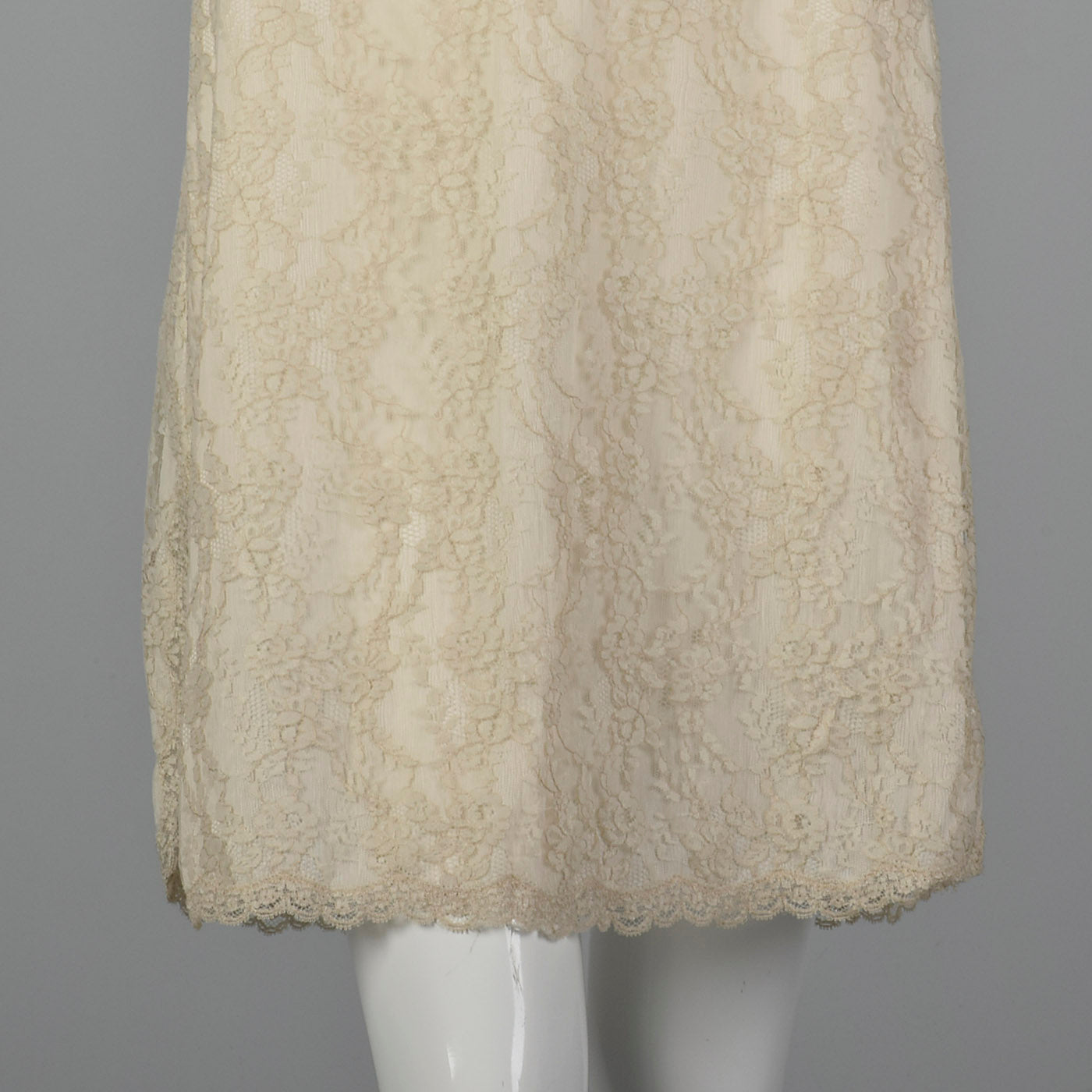 1950s Van Raalte Cream Lace Slip