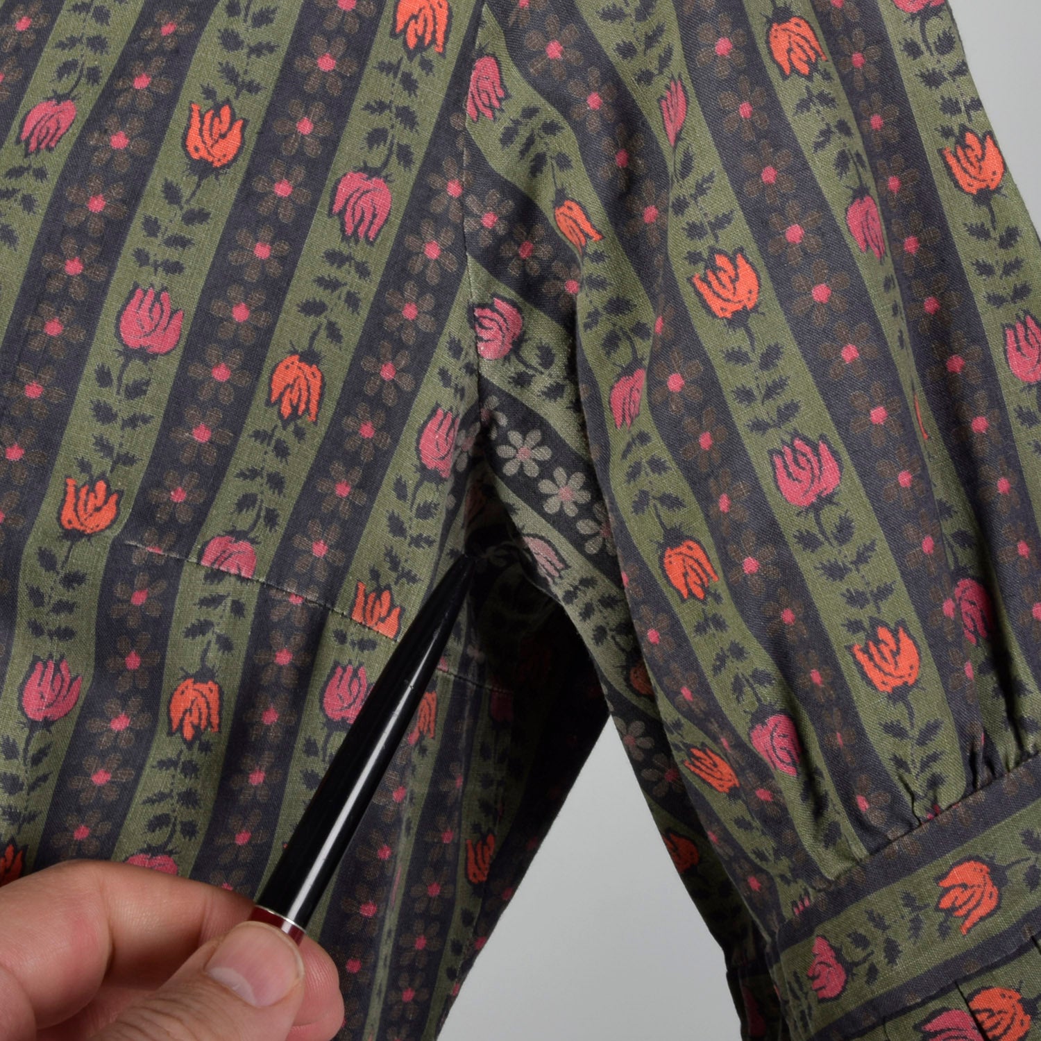 Medium 1950s Green Novelty Tulip Print Day Dress