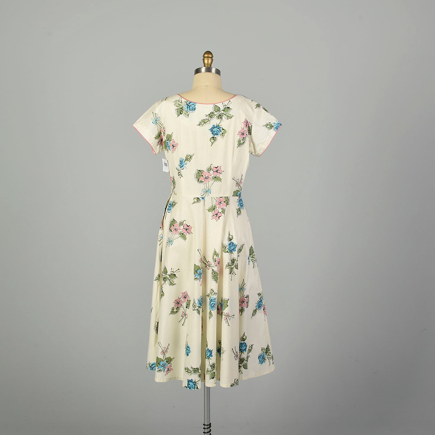 Large 1950s Blue Rose Bouquet Summer Day Dress  Cap Sleeve Novelty Print