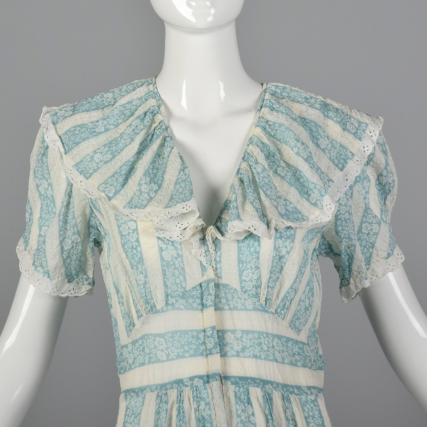 1940s Blue Floral Dressing Gown