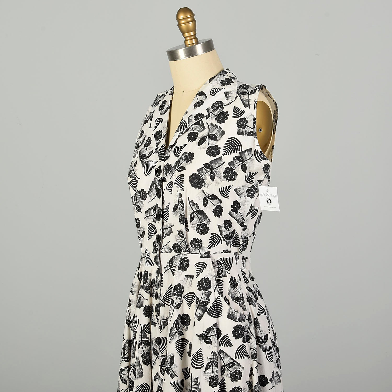 Medium 1950s Day Dress Black Novelty Print Sleeveless Cotton Summer Circle Skirt