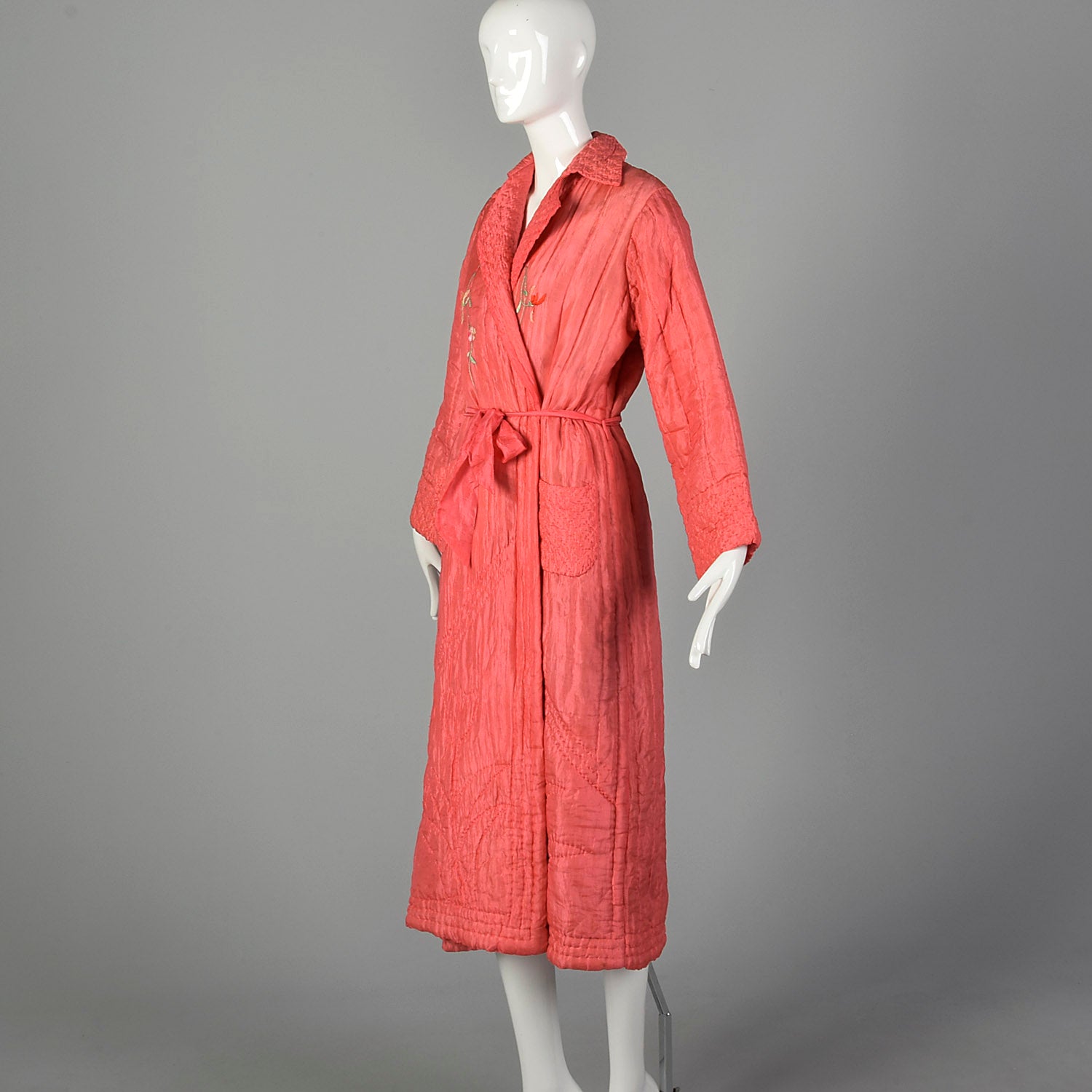 Medium-Large 1930s Pink Quilted Robe