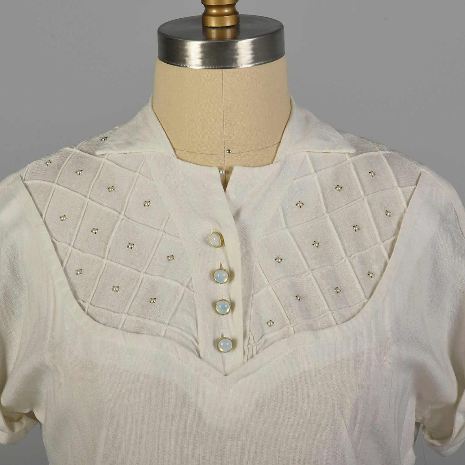 Medium 1950s White Rayon Summer Casual Dress with Pearl Neckline