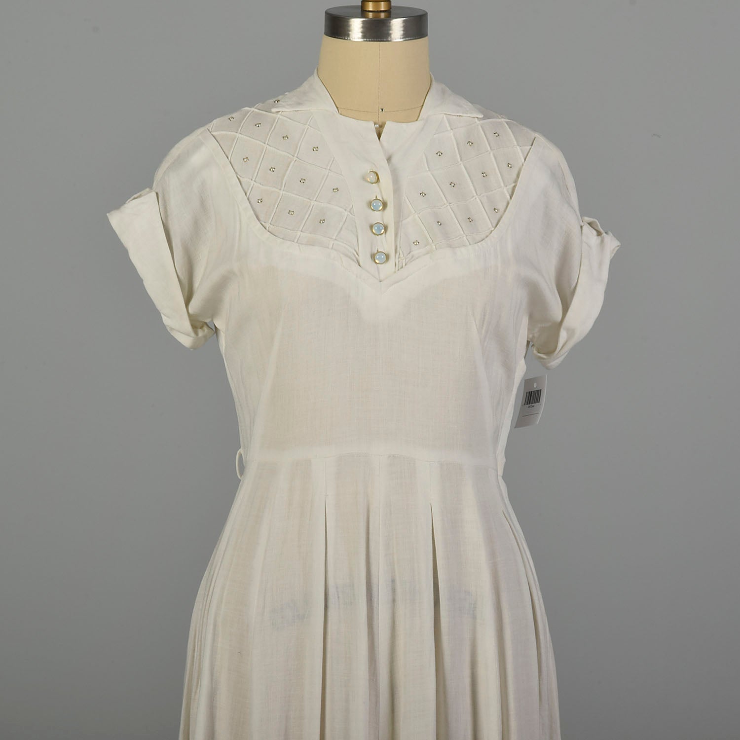 Medium 1950s White Rayon Summer Casual Dress with Pearl Neckline