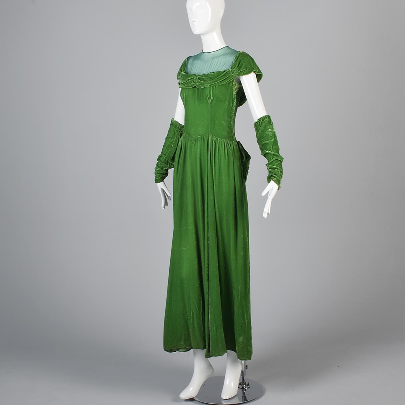 1940s Emerald Green Velvet Dress