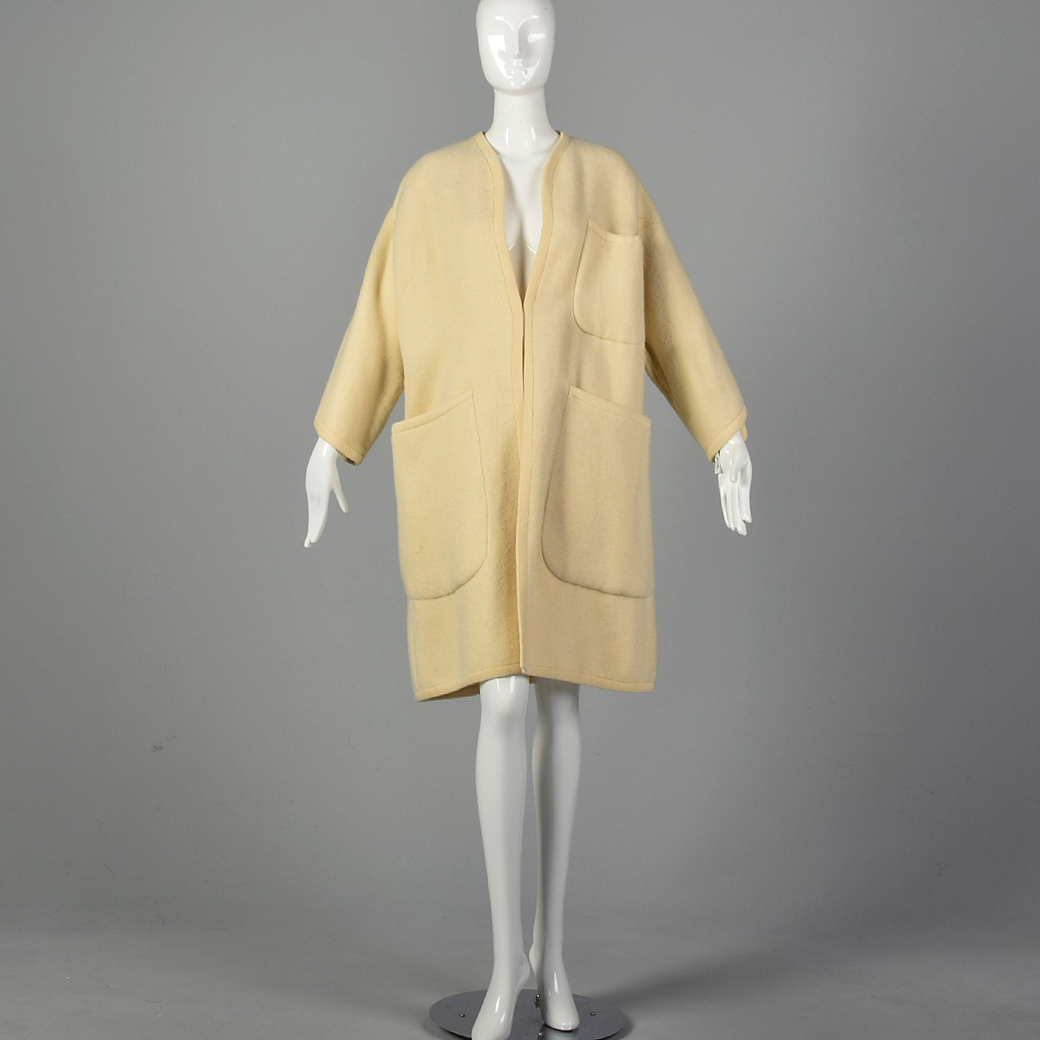 Medium-XL 1960s Cream Blanket Coat