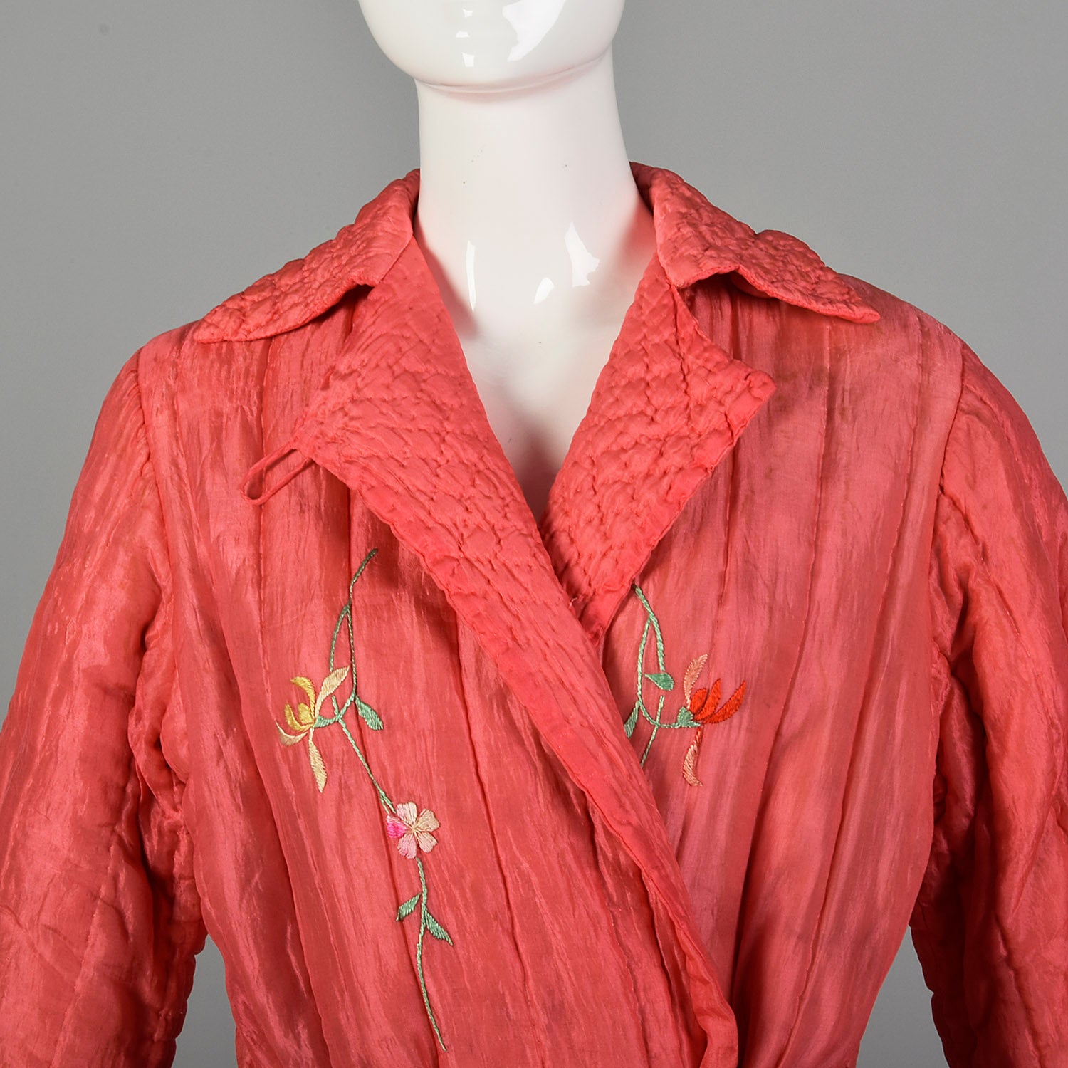 Medium-Large 1930s Pink Quilted Robe