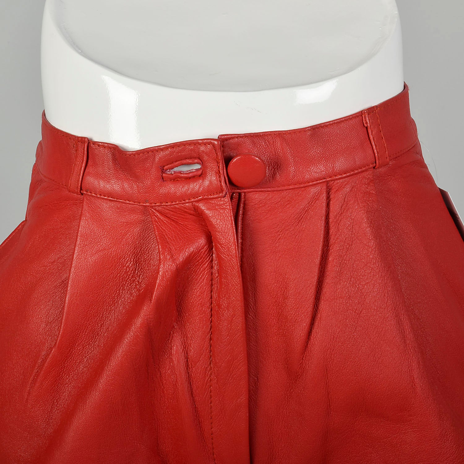 XS 1980s Red Leather Shorts Pleated Button Front Sexy Cuffed Bottoms