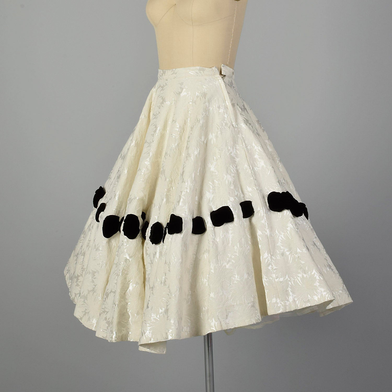 XS 1950s  White Brocade Circle Skirt with Velvet Ribbon