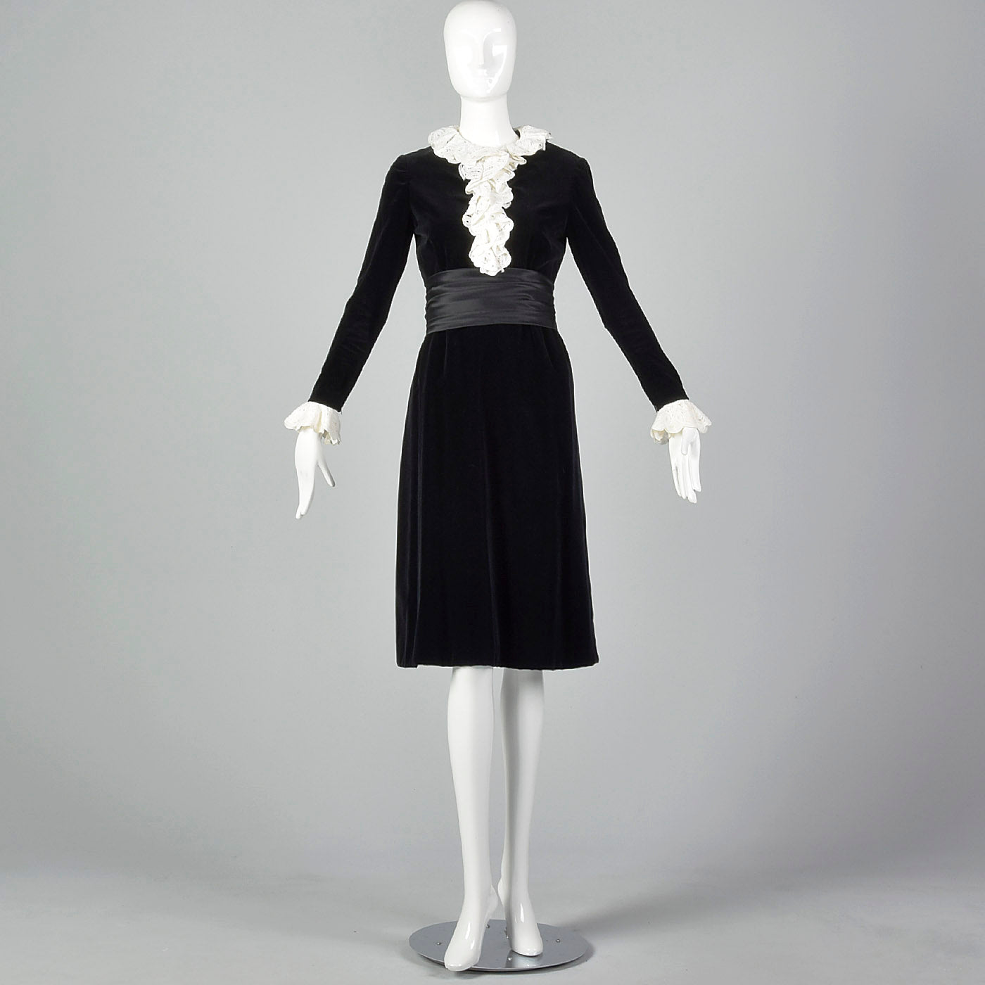 Small  1960s Black Velvet Dress
