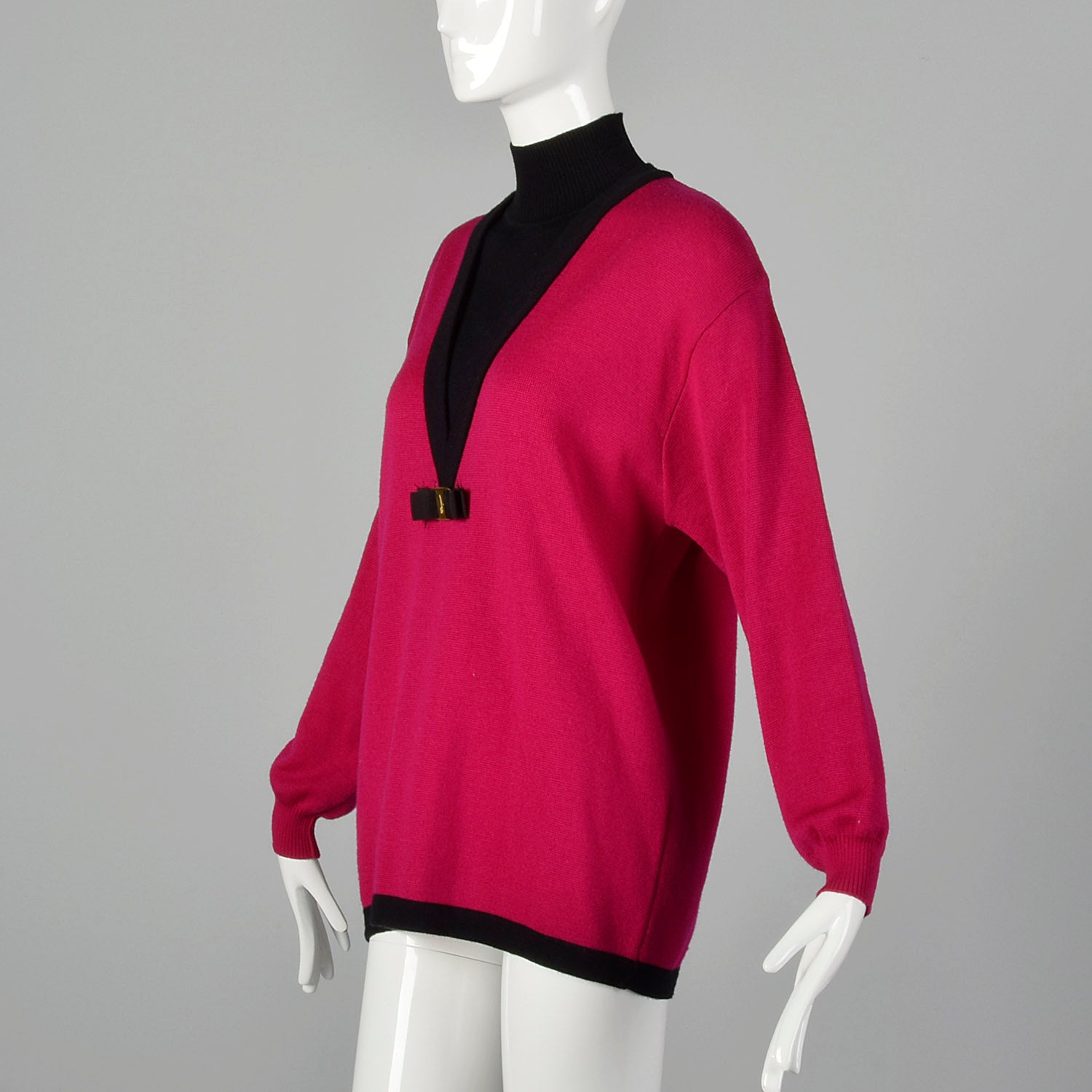 XL Ferragamo Pink & Black Sweater 1990s