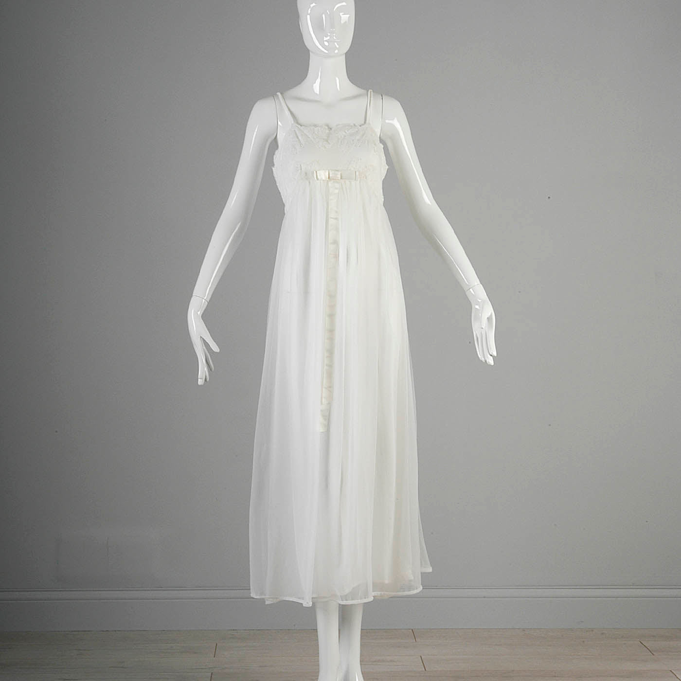 1960s White Nightgown and Peignoir Set