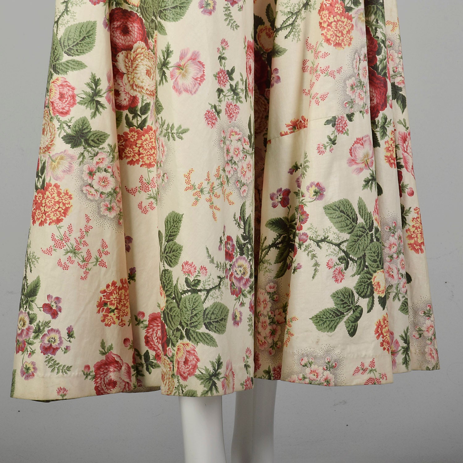 Medium 1940s Sleeveless Floral Spring Dress Ruched Bust