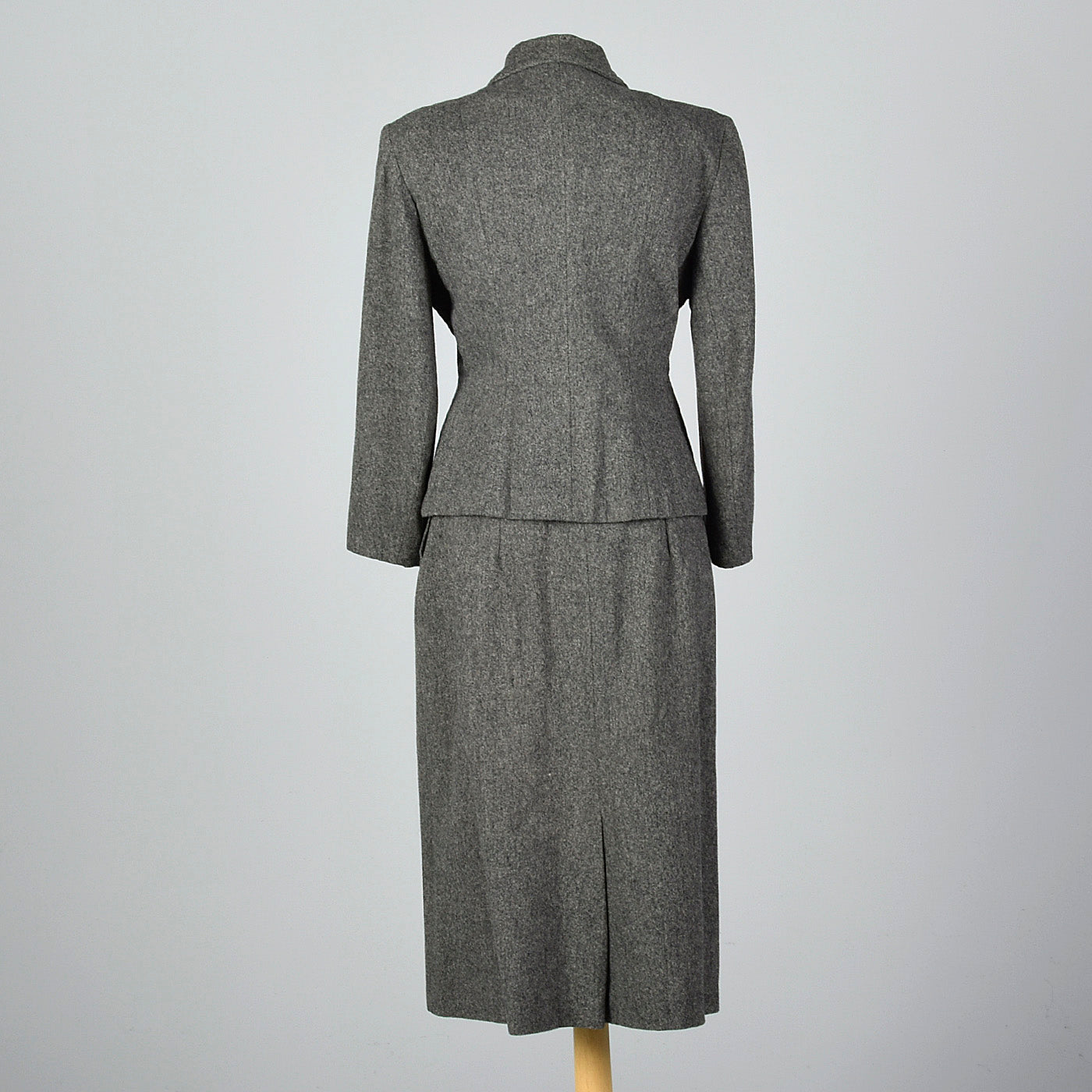 1950s Classic Gray Tweed Skirt Suit