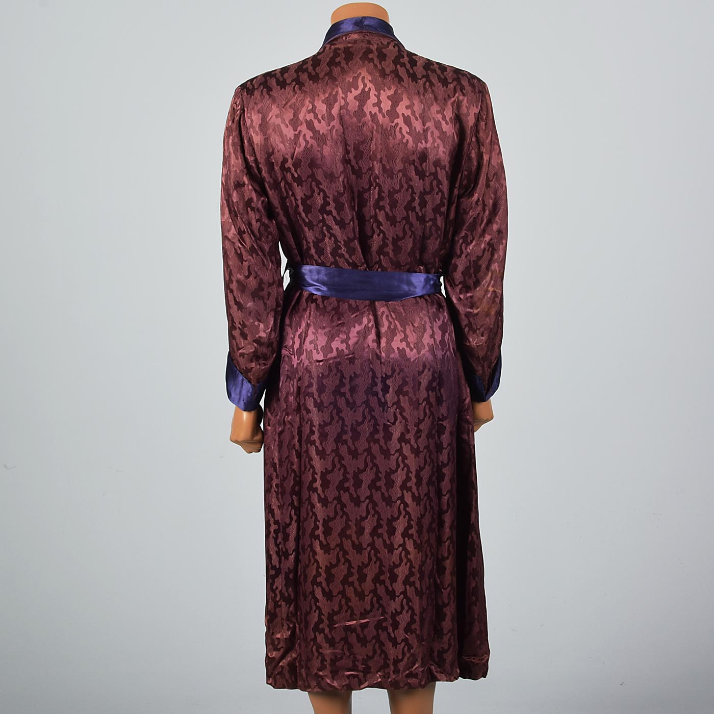 1940s Mens Burgundy Robe with Ameoba Weave