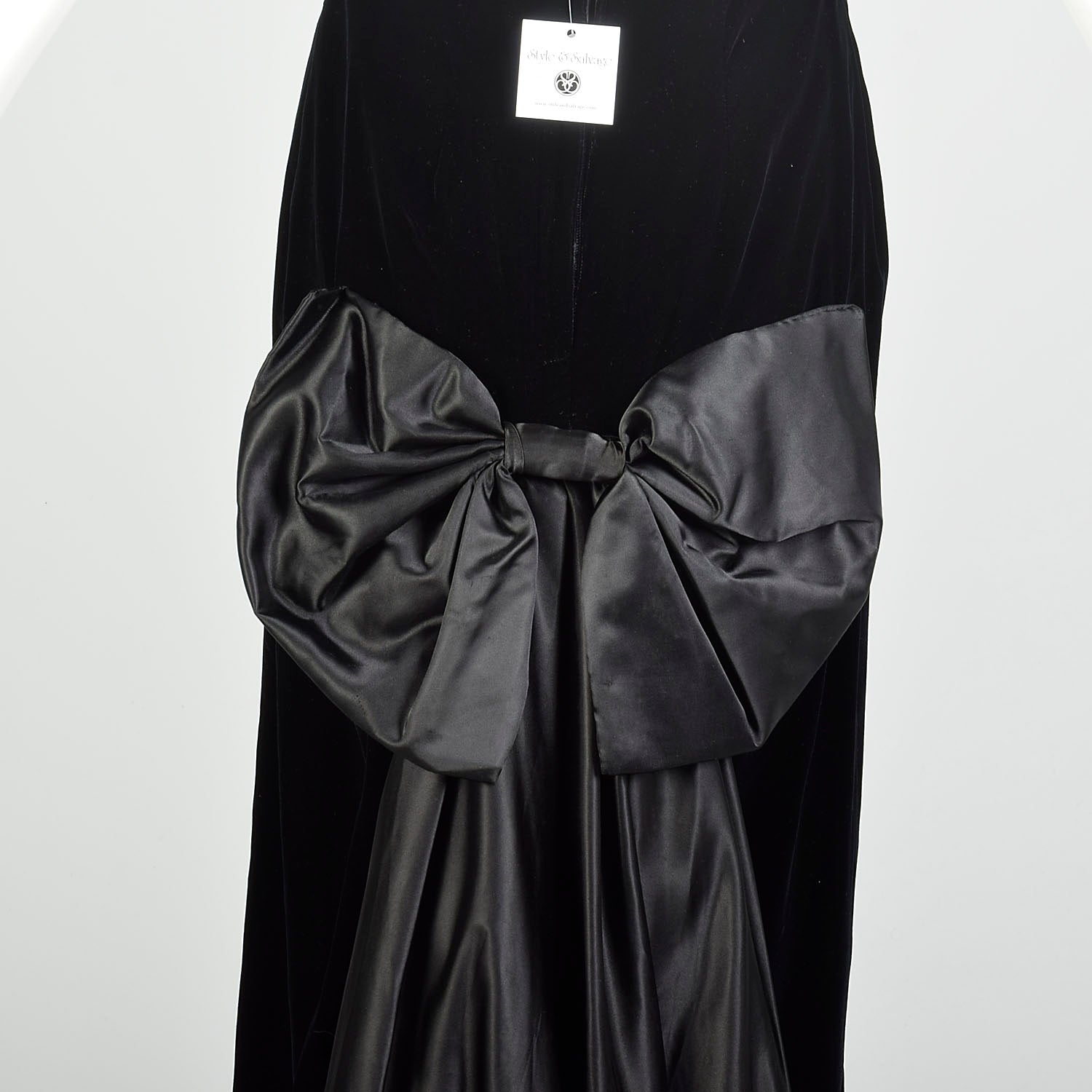 Small 1980s Black Velvet Mermaid Train Backless Formal Evening Gown Prom Dress