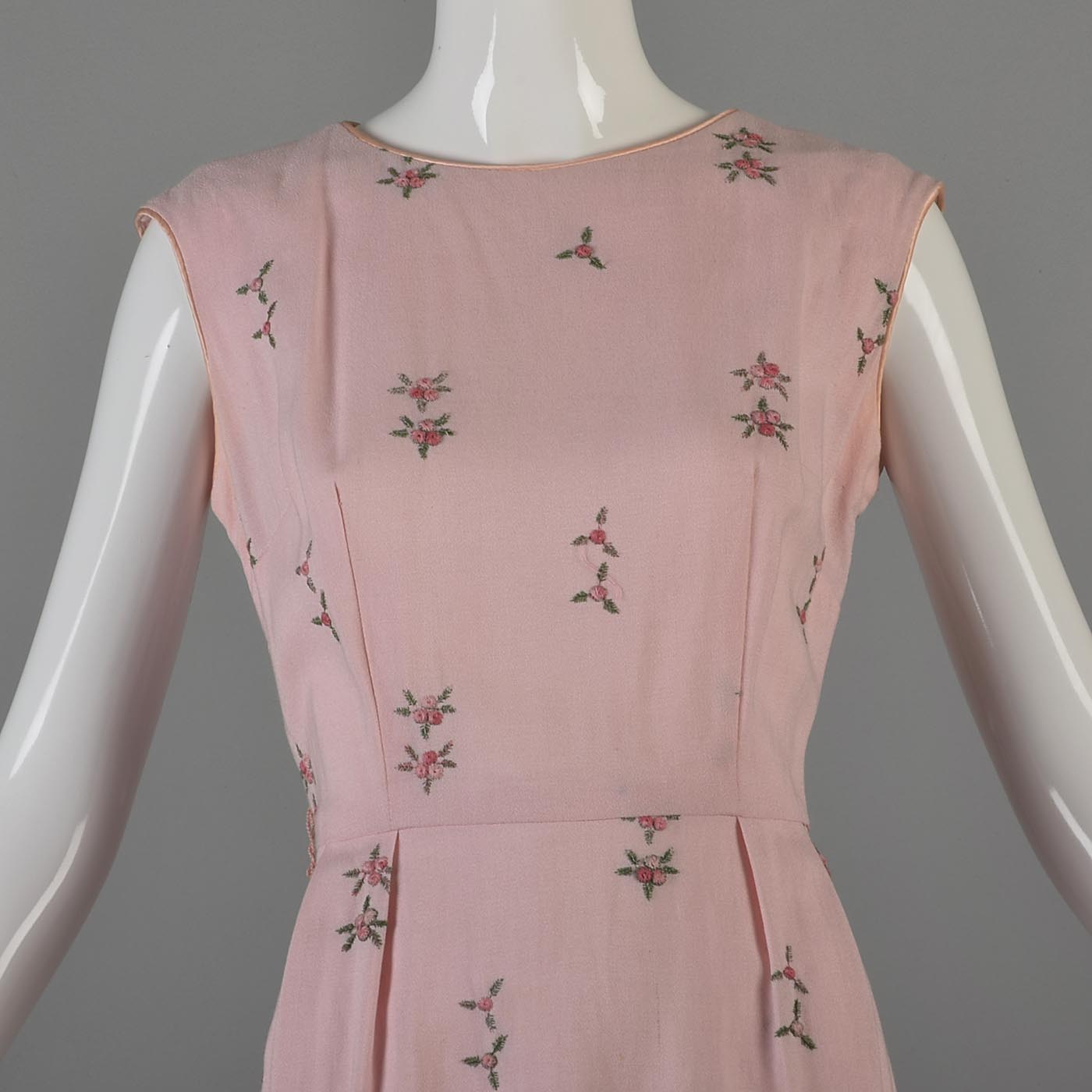 1950s Pink Sleeveless Day Dress with Floral Embroidery